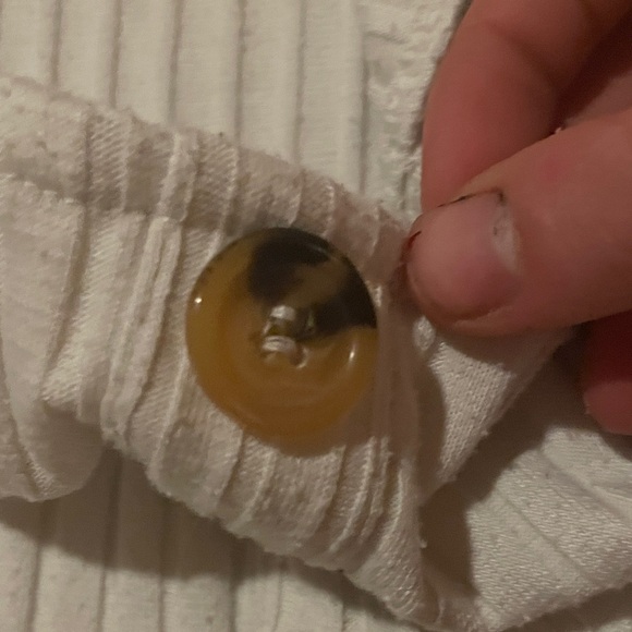 Cropped Ribbed Button-Front Tank in Cream - Picture 4 of 4